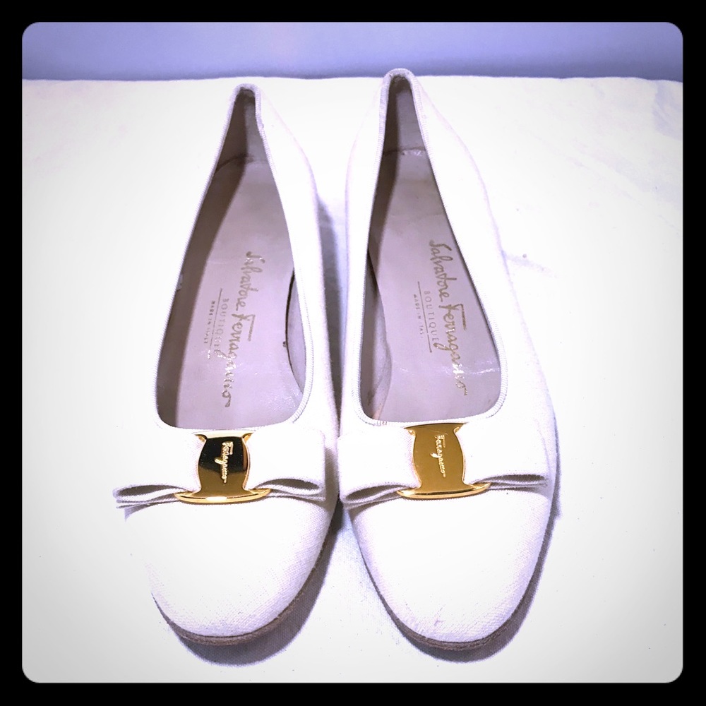 SALVATORE FERRAGAMO CREAM VARA LINEN CLASSIC SHOES